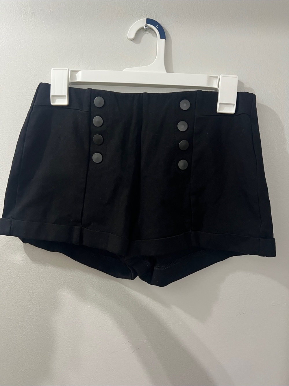 Ci Sono Black High-Waist Double-Button Cuffed Shorts